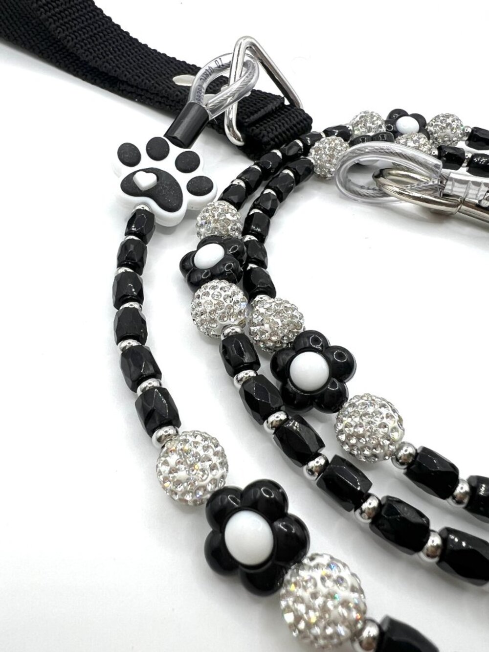 Bougie Beaded Dog Leash - Black Flowers, Sparkly Silver - Handmade - Picture 4 of 11